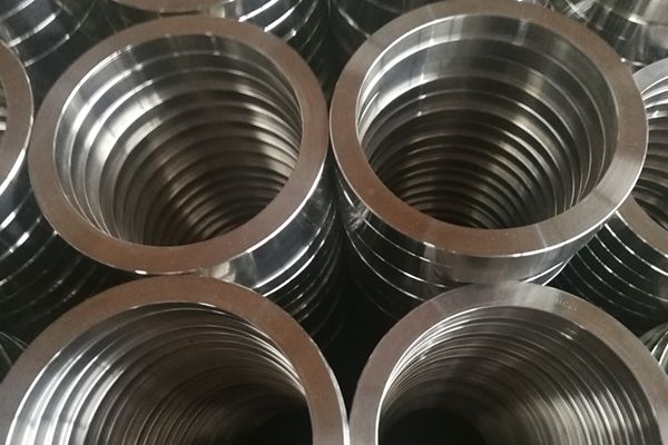 What are the applications of metal filters in the industrial field?